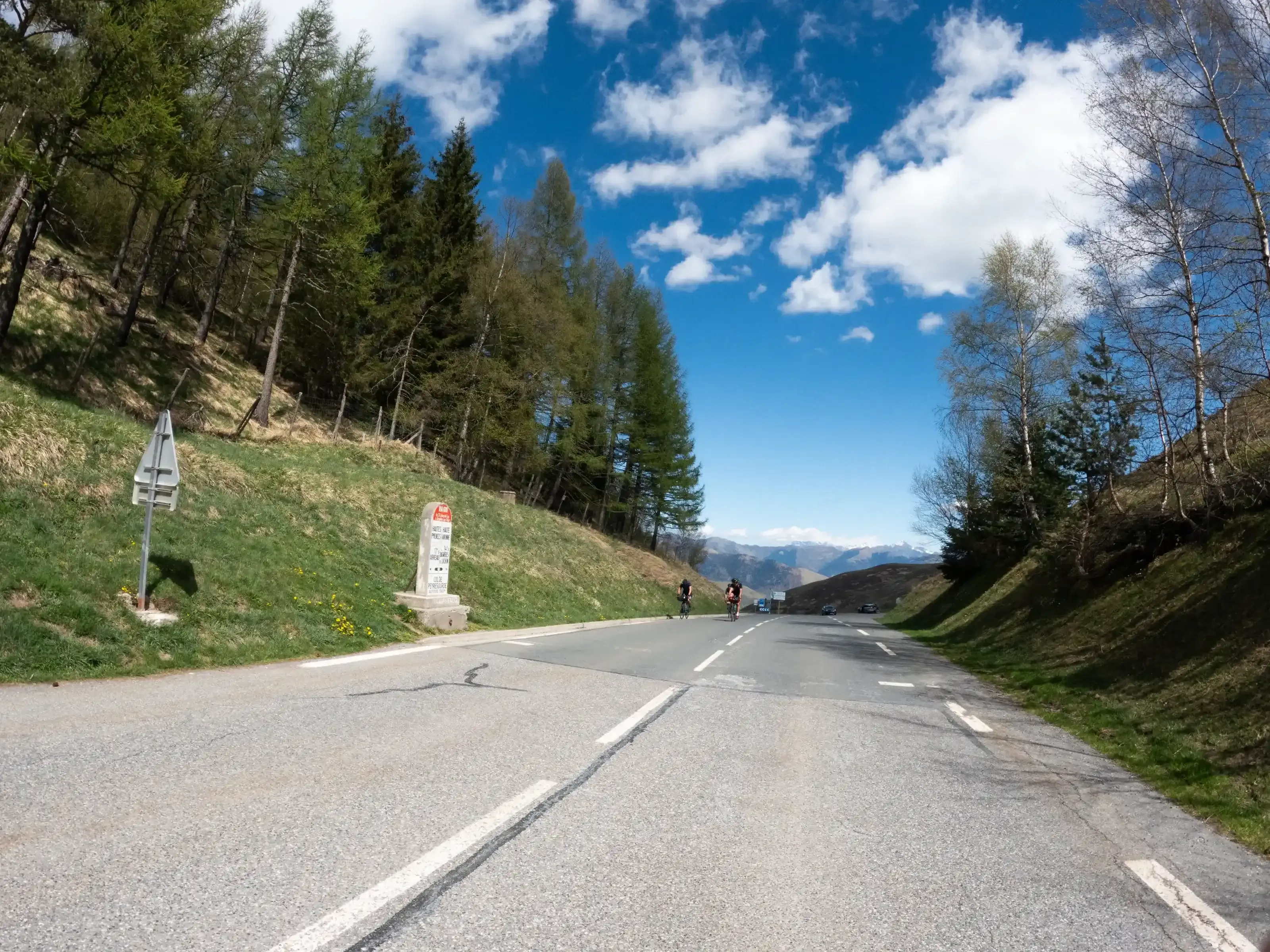 cyclistes au col de peyresourde